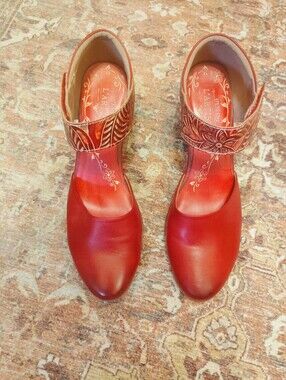 L'Artiste By Spring Step Toolie Spring